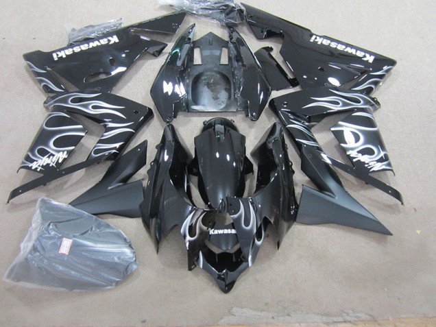 Kawasaki ZX10R 2003-2005 - Noir avec Blanc Flamme Kawasaki ZX10R 2003-2005 - Noir avec Blanc Flamme